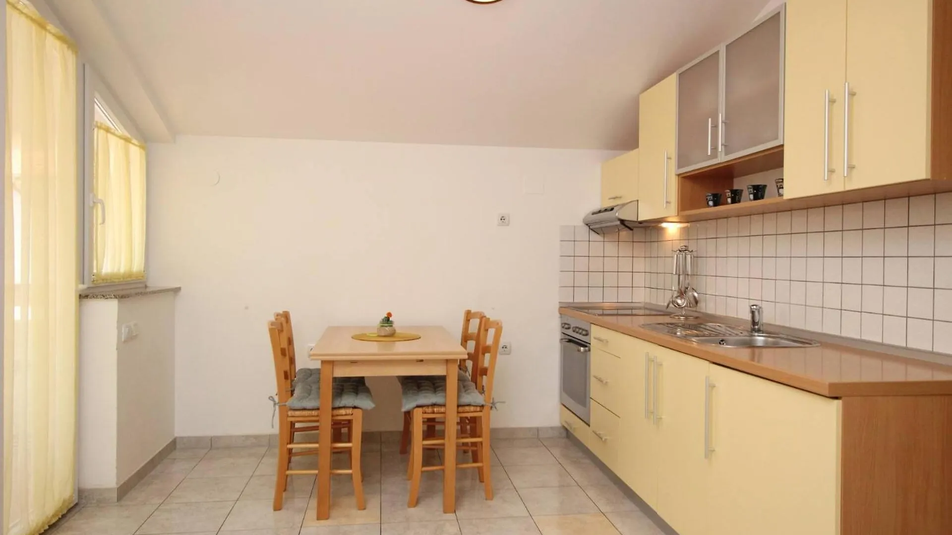 Apartments Knezevic Baska  0*, Baska (Krk) Croatia