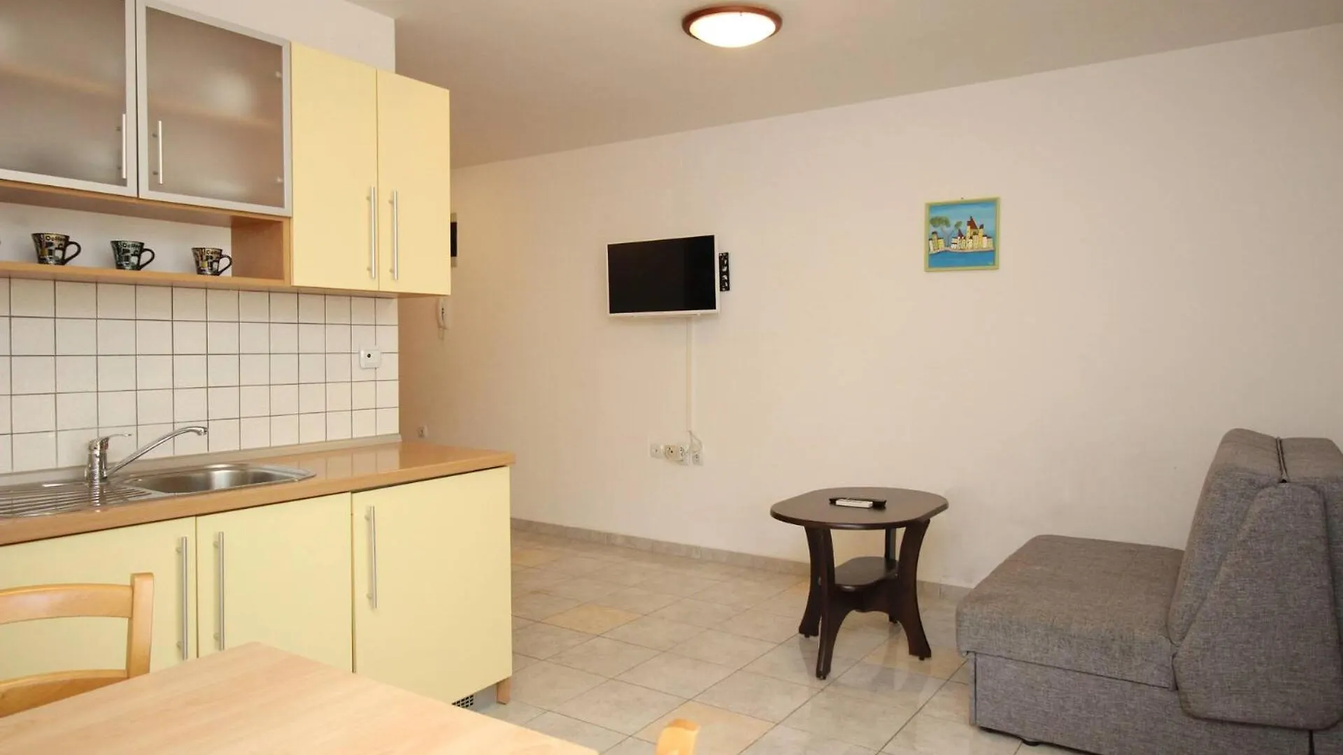 Apartments Knezevic Baška