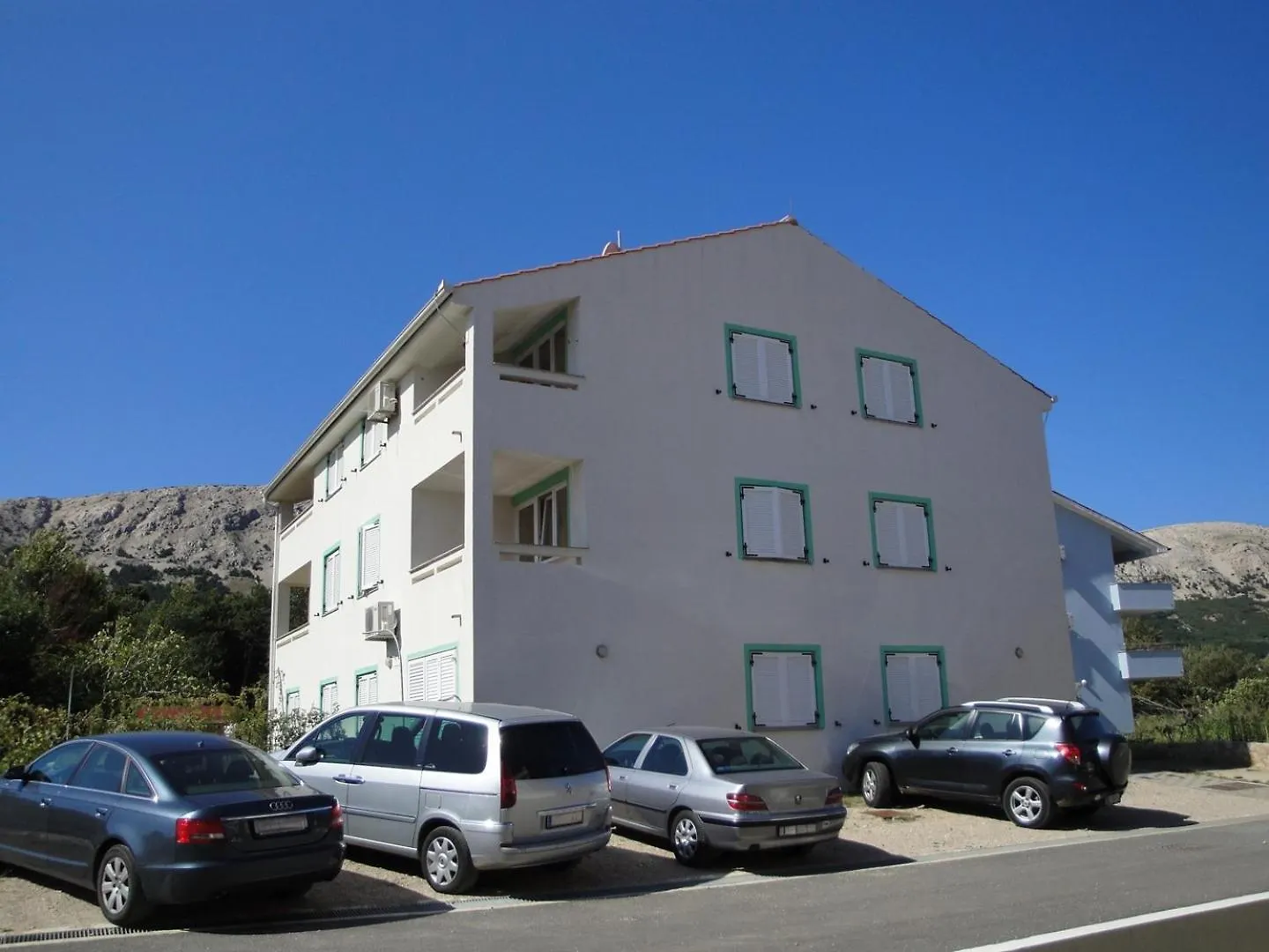 Apartments Knezevic Baška